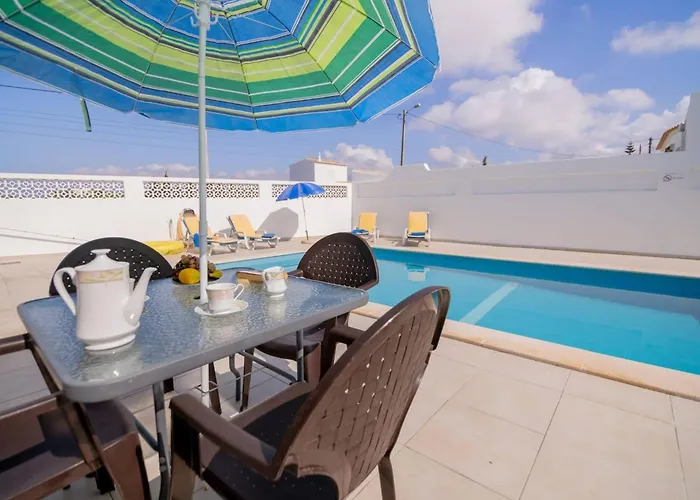 Avo Vitoria By Innkeeper Guia (Faro)